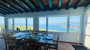 Villa climatisée, 5 Pieces, 140M2 grande piscine vue époustouflante proche plage du Rupione Pietrosella