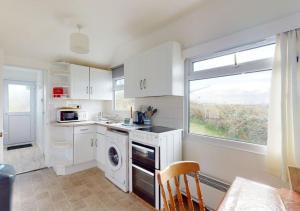 B42 Shilly Chalet, Riviere Towans