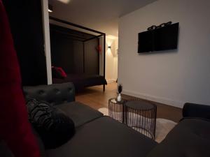 Feather room - voyage, love, sexx