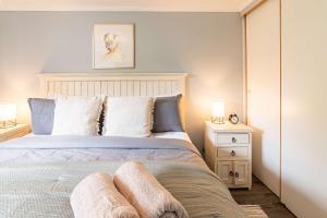 HOM I Amplio Depto en Las Condes con Terraza y Parking