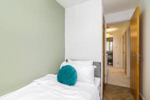 Modern 3-Bedroom House with Free Parking Near ExCeL London, Newham Hospital & London City Airport