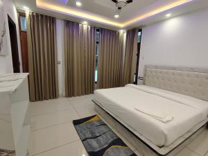 The Warm Palace Home