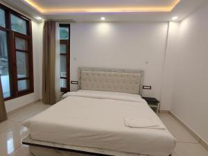 The Warm Palace Home