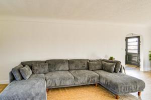 Home with Spacious Yard, 3 Mi to Dtwn Des Moines!