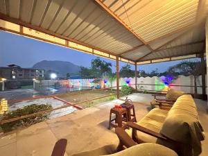 Friends Farm House - The Dream Stays ll Pvt Pool ll 3 Bhk ll Big Lawn