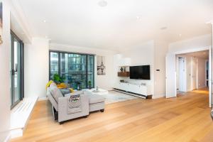 Chic, Contemporary 3BR Flat in Prime Canary Wharf