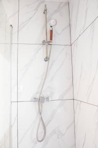 Charming 3 Bed Windsor House With Free Parking