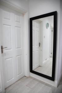 Charming 3 Bed Windsor House With Free Parking