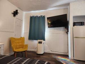 Eight Street Apartments