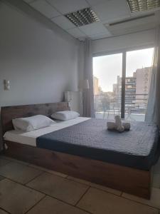 Nicole sharing apartments