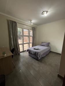 Spacious 7 bedroom house with pool and jacuzzi