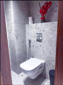 Sleek Modern Studio with Plenty of Light