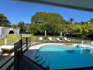 Chic-ness Oasis NOW HEATED POOL !