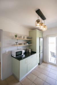 Arrifana Hideaway - Beautiful Seaview Apartment