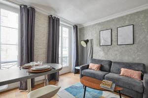 Apartment Center of Paris by Studio prestige