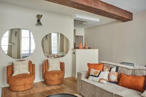 Apartment Louvre museum by Studio prestige