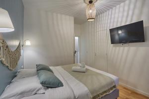 Apartment Center of Paris by Studio prestige