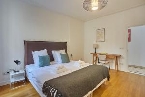 Apartment Center of Paris Montmartre by Studio prestige