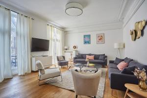 Apartment Center of Paris Montmartre by Studio prestige