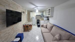 Kit completa na praia da Aviação ótima localização com Ar Condicionado, WI FI, SMARTV, CANAIS, PORTARIA 24H