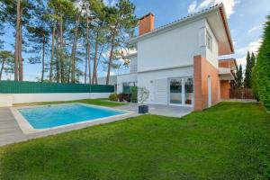 Vita Portucale ! Aroeira 4 Bdr Pool & Golf Retreat