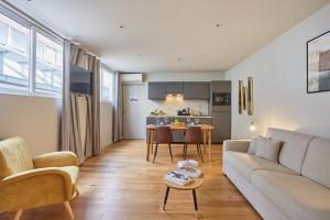 Apartment Center of Paris by Studio prestige