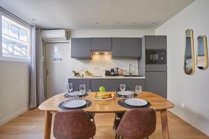 Apartment Center of Paris by Studio prestige