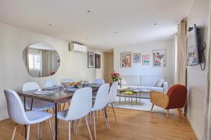 Apartment Center of Paris by Studio prestige