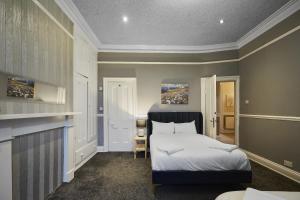 Hayy Contractor House 5 Bedroom Huddersfield Sleeps 18