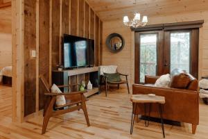 Home with Sauna & Hot Tub & Lake Access