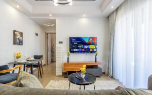 New 1BR - Kilimani - with pool and balcony