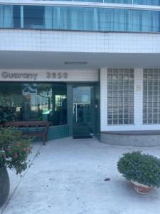 Apê de fundos em condo beira mar com garagem e Wi-Fi