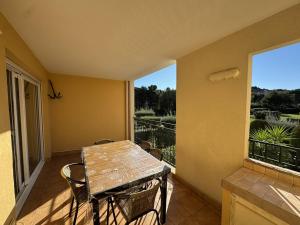 Appartement 3 pièces avec climatisation dans résidence avec piscines et tennis - FR-1-100-364