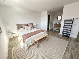 Elegant And Spacious House A118