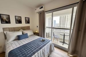 Studio completo com varanda e vaga próx metro