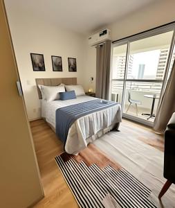 Studio completo com varanda e vaga próx metro