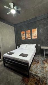 greyhouse moalboal queen bed