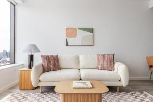 Blueground Greenpoint pool wd nr park NYC-1813