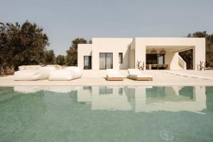 Casaluce, design Villa with Pool in Ostuni