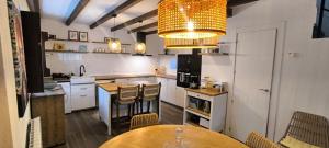 Casa de piedra reformada, playa Poo, Llanes