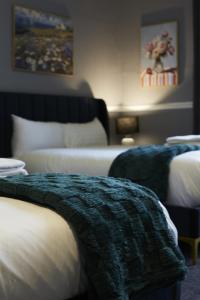 Hayy Contractor House 5 Bedroom Huddersfield Sleeps 18