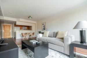 Blueground Ballston pool nr Arlington Cemetery WDC-1122