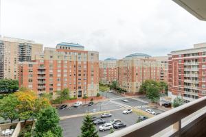 Blueground Ballston pool nr Arlington Cemetery WDC-1122