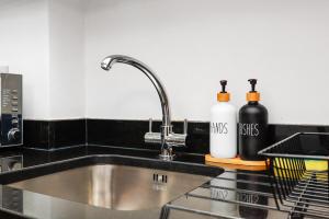 1BR Walk to Tower Bridge & Aldgate Station