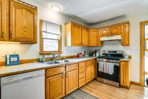 Pet-Friendly Home 2 Mi to Downtown Des Moines!