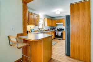 Pet-Friendly Home 2 Mi to Downtown Des Moines!