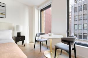 Blueground Chelsea rooftop pool nr The Vessel NYC-2141