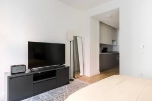 Blueground Chelsea rooftop pool nr The Vessel NYC-2141