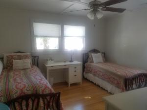 Close to Beach and Downtown! Sleeps 7