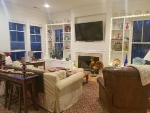 Close to Beach and Downtown! Sleeps 7